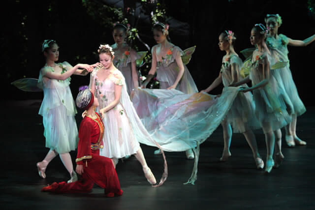 眠れる森の美女』より オーロラ姫の結婚 | 東京シティ・バレエ団『トリプル・ビル』