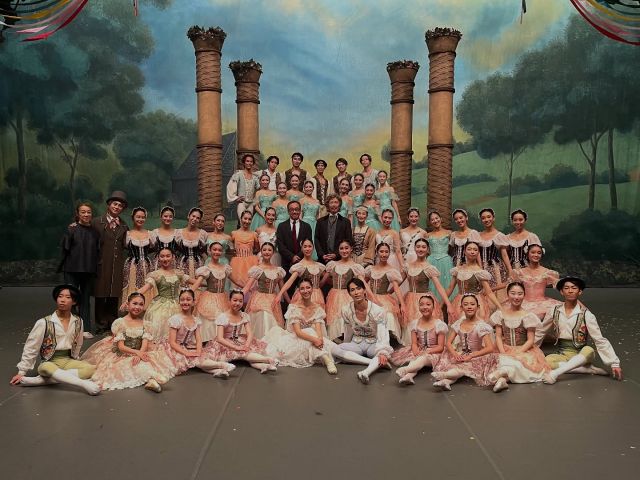 終演いたしました💐
［広島県］東京シティ・バレエ団『コッペリア』

沢山のお客様にお越しいただき、
会場は温かな拍手に包まれました👏
ご来場誠にありがとうございました❣️

プログラム表紙のQRコードから、
アンケートにお答えいただけますと幸いです✍️

また本公演にはオーディションで選ばれた広島県の子どもたちが出演し、ダンサーとのレッスンにも参加していただきました🩰✨

🔽ご協力いただいたスタジオ
芥川瑞枝バレエ研究所
井上ともかバレエスクール
インターナショナルバレエアカデミー
SKMスタジオ北中玲名バレエスクール
川口バレエスタジオ
MAI BALLET STUDIO(マイバレエスタジオ)
松本ナツ子モダンバレエ研究所

*-*-*-*-*-*-*-*-*-*-*-*-*-*-*-*-*-*-*-*-*-*-*-*
🔽次回公演はこちら🩰🪄

「シティ・バレエ・サロン vol.14」
-TOKYO CITY BALLET LIVE 2025-

🔹全3回公演🔹
11月8日(土)17:30開演
11月9日(日)11:00開演／15:00開演
📍豊洲シビックセンターホール（5階）

<Program> 
1.『ラ・フィユ・マル・ガルデ』より
振付：キム・ボヨン
原作：ジャン・ドーベルヴァル

2.『プロムナード』
振付：中島伸欣

3.『紡ぐ。-spin-』
振付：濱本泰然

4.『きれはし』
振付：五島茉佑子

5.『stir emotions』
振付：草間華奈

*-*-*-*-*-*-*-*-*-*-*-*-*-*-*-*-*-*-*-*-*-*-*-*

#東京シティバレエ団 #tokyocityballet #tcb #広島県 #tokyo #japan #バレエ #ballet #balletforeveryone #コッペリア #coppelia #石井清子 #はつかいち文化ホール #ウッドワンさくらぴあ